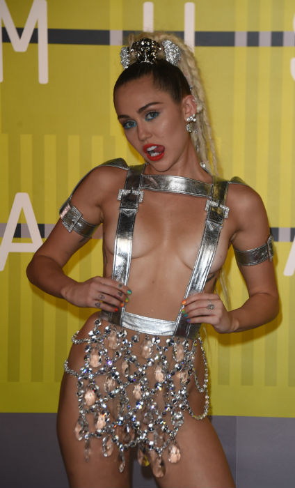 MTV VMA 2015: Nicki Minaj csúnyán beszólt Miley Cyrusnak 