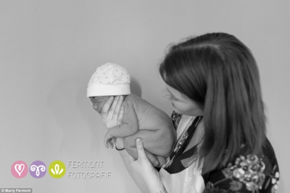 Csodaszép fotók: kisbabák a születésük utáni percekben