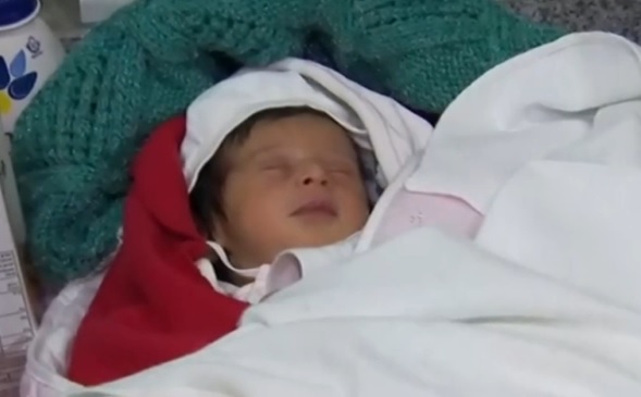 Ez a menekült kisbaba a Keleti aluljáróban született