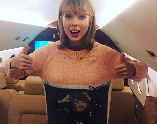 Ez a lány hónapokig kötött egy kardigánt Taylor Swiftnek! – Taylor pedig imádja