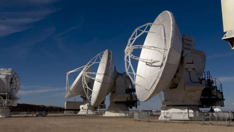 Az ALMA rádióteleszkóp antennái az Atacama-sivatagban (Fotó: Getty Images)