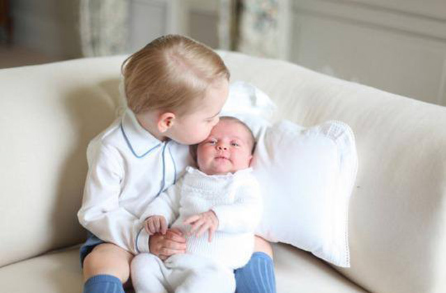 Egyéves koráig nem adnak egyberuhát Charlotte hercegnőre