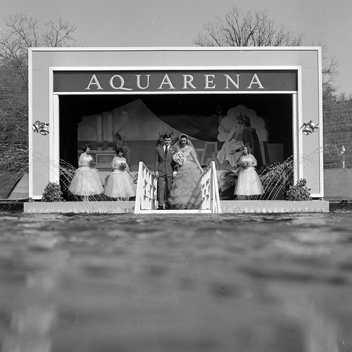 Elképesztő vintage fotók egy szupermenő víz alatti esküvőről - ezt látnod kell!