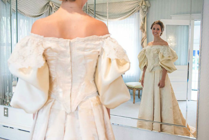 11 generáció ment férjhez ebben a 120 éves ruhában  
