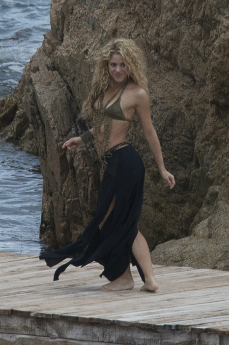 Shakira szexin vonaglik a fia előtt