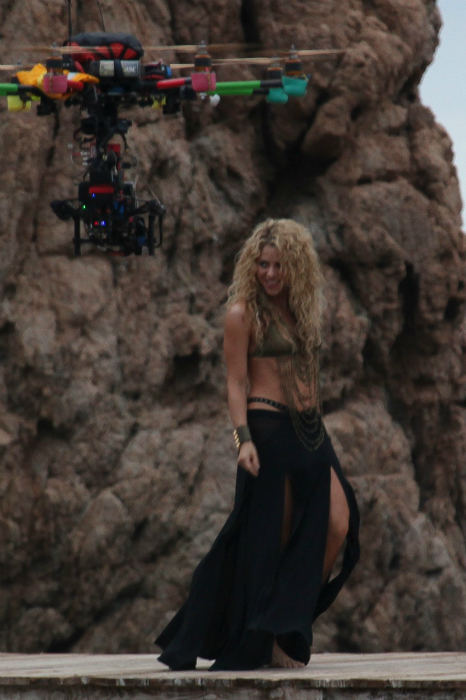 Shakira szexin vonaglik a fia előtt