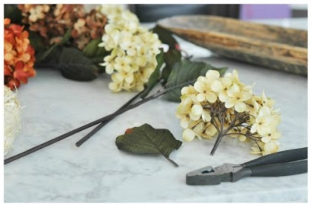 Így készíts magad selyemvirágokból gyönyörű koszorút