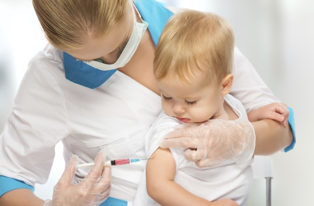 Megvonhatják a családi pótlékot, ha a szülő nem adatja be a gyereknek a védőoltást