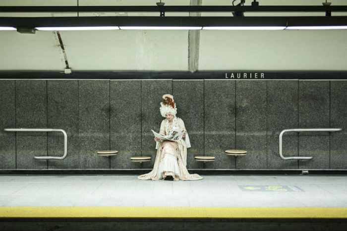 Így tankol és metrózik Marie Antoinette