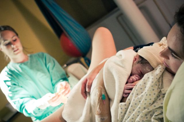 10 fotó, amit a baba életének első napján készíts el