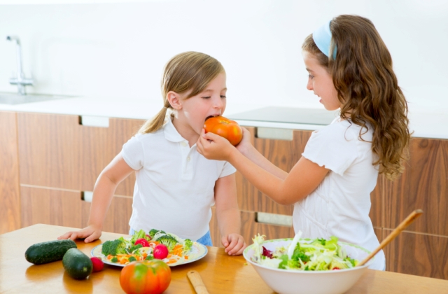 Így alakítsd a gyermeked étkezési szokásait
