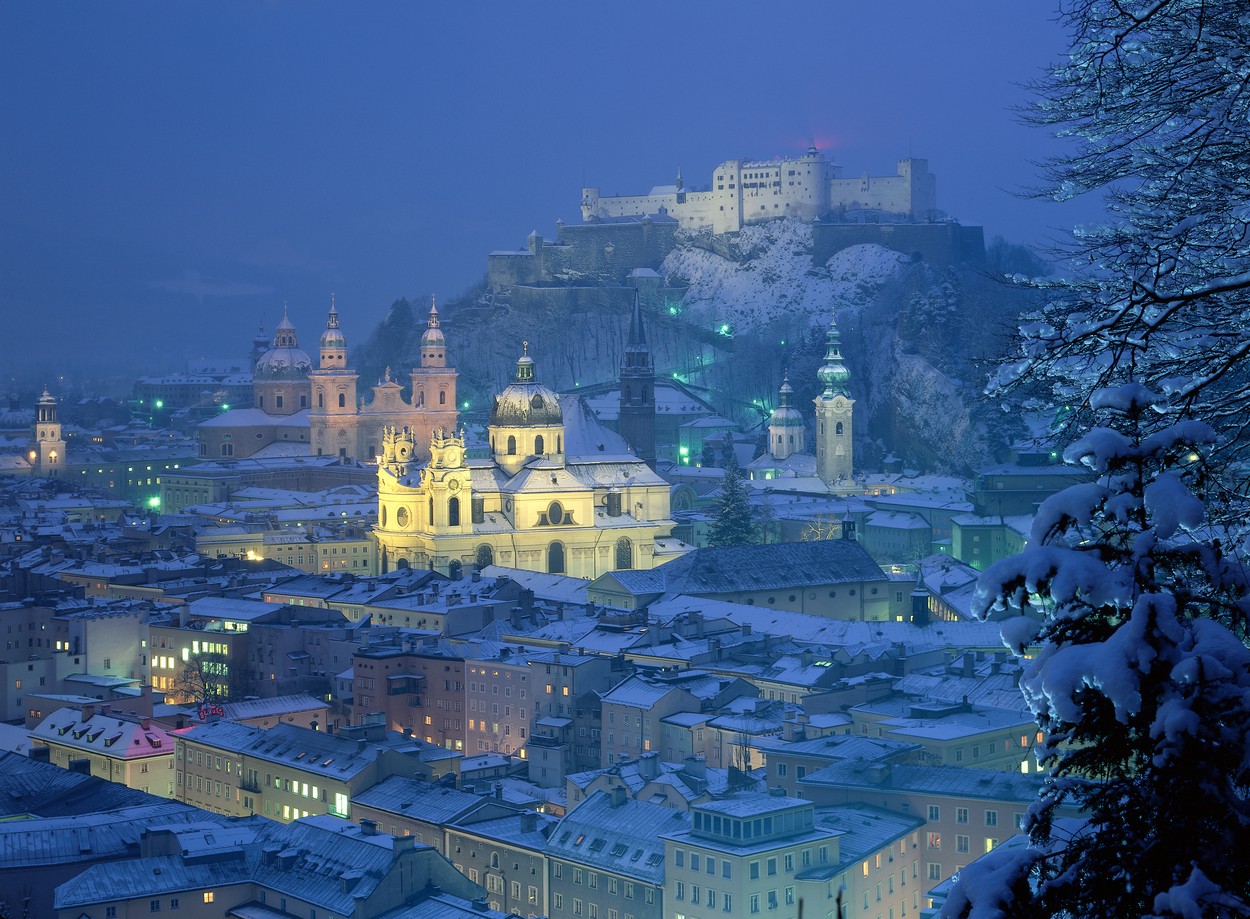 2014-ben egyébként Salzburgban megnyílt a Karácsonyi Múzeum és bolt is, a Mozart téren. 