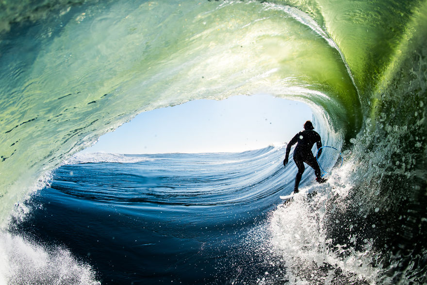 Ezt látnod kell: lenyűgöző szörfös fotók a hullámok belsejéből