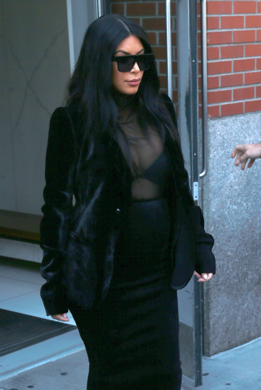 Csak erős idegzetűeknek: 7 kismamaruha, amivel Kim Kardashian sokkolt a második terhessége alatt