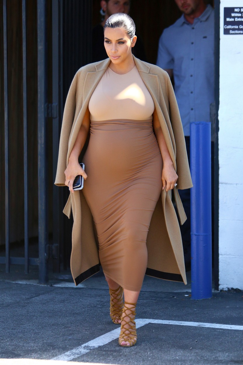Csak erős idegzetűeknek: 7 kismamaruha, amivel Kim Kardashian sokkolt a második terhessége alatt