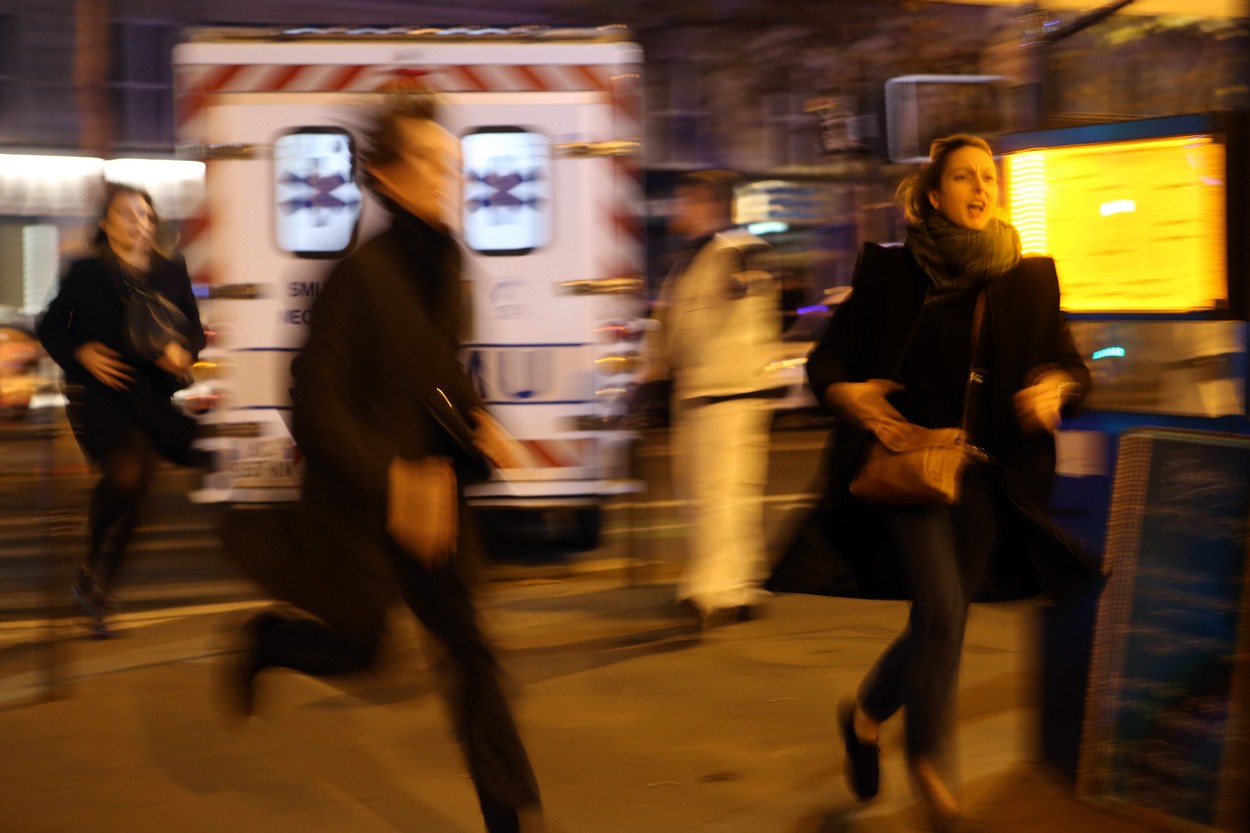 Párizsi merényletek: legalább 120 halott, lövöldözés, robbantás és szükségállapot