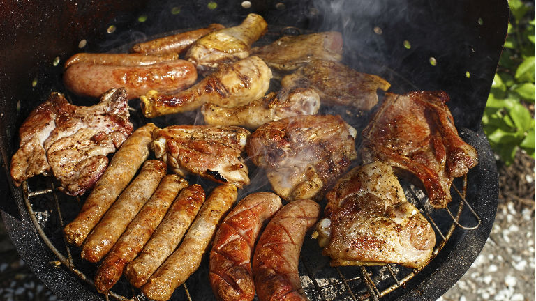 Újabb sokkoló hír: a grillezett húsok veserákot okozhatnak