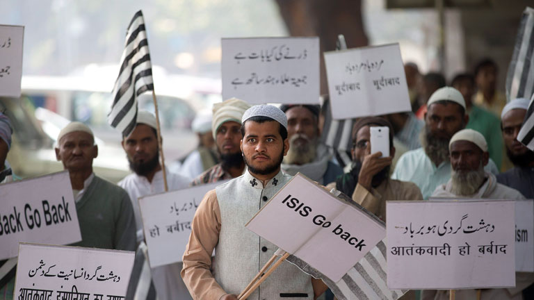 Eközben Újdelhiben indiai muzulmánok tiltakoznak az IÁ ellen