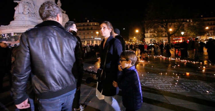 Nászút Párizsban: így látták a friss házasok a terrort a francia fővárosban - képek