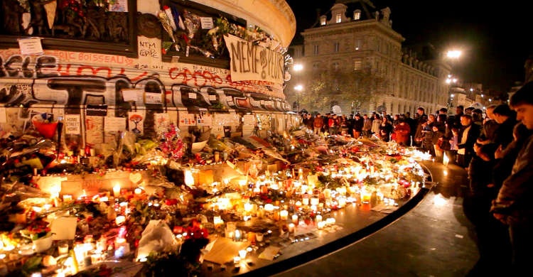 Nászút Párizsban: így látták a friss házasok a terrort a francia fővárosban - képek
