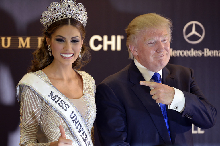 Az idei Miss Universe Paulina Vega és Donald Trump