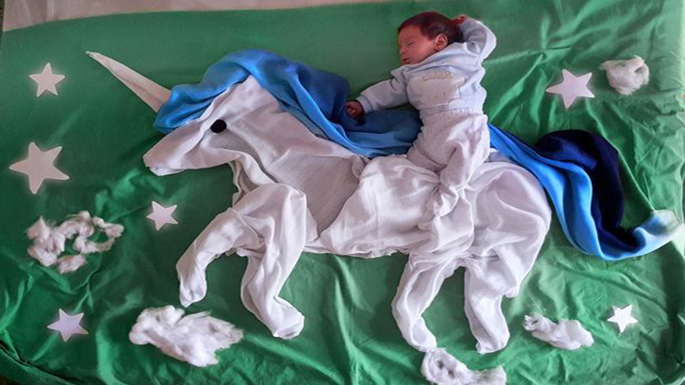 Unikornist és repülőt varázsolt kisfia ágyába a kreatív anyuka