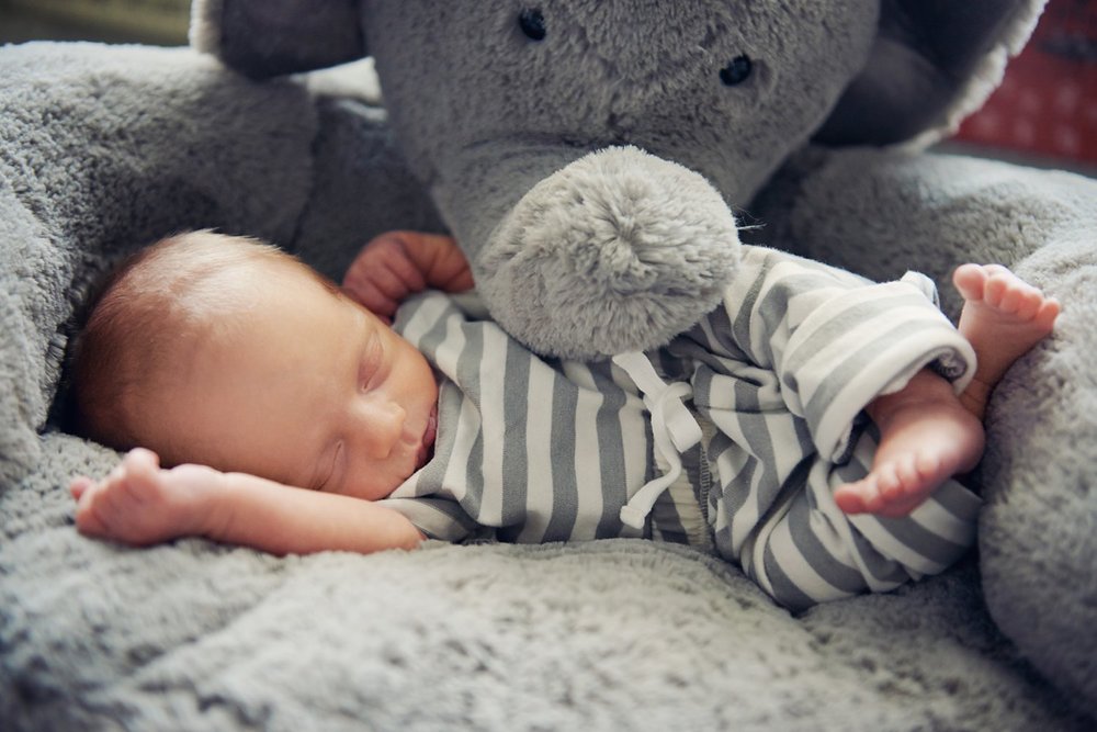 5 dolog, amit ne vigyél egy újszülöttnek, ha babalátogatóba mész