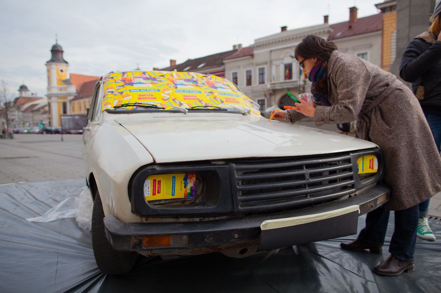 Kreatív közösségi street art projekttel díszítették ki a Daciat