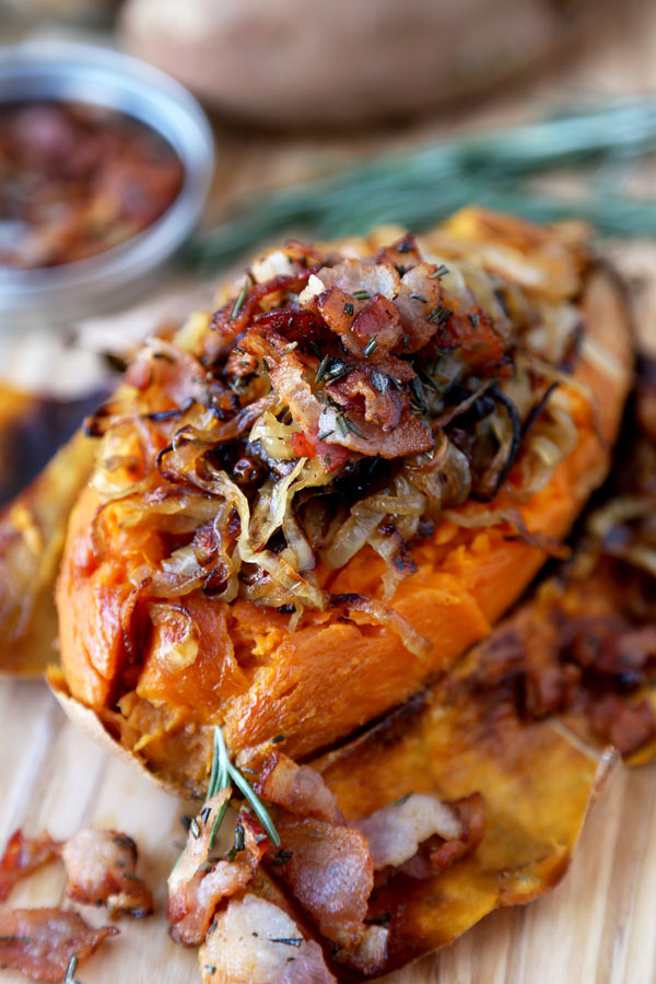 Egy olcsó ünnepi recept: baconnal töltött édesburgonya Egy olcsó ünnepi recept: baconnal töltött édesburgonya
