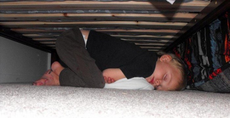 Ezek a gyerekek bárhol és bármikor képesek elaludni – vicces képek