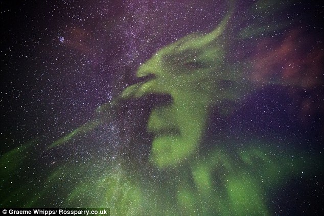 Meglepő jelenség Izlandon: Az Óz a csodák csodája szereplője jelent meg az északi fényben