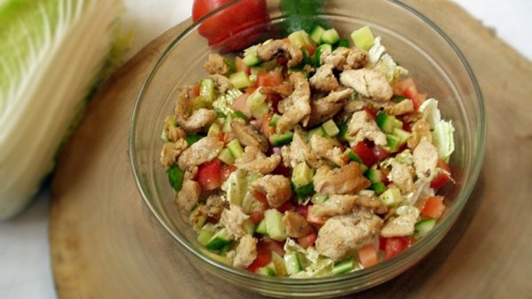 Ünnepi menü: saláták csirkemellből