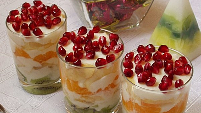 Ötgyümölcsös túrós pohárkrém - könnyű desszert az ünnepre