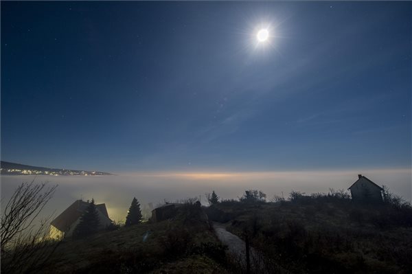 Hatalmas köd van Pécsett és Dobogókőnél - fotók