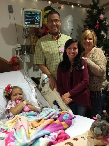 Páratlan karácsonyi ajándékot kapott a kislány: donor-szüleivel találkozhatott