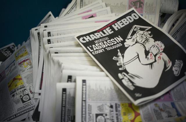 Címlapján emlékezik az egy évvel ezelőtti véres lövöldözésre a Charlie Hebdo