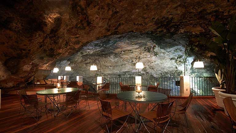 Fogadjunk, hogy te is megvacsoráznál ebben a barlangba rejtett étteremben - lenyűgöző fotók