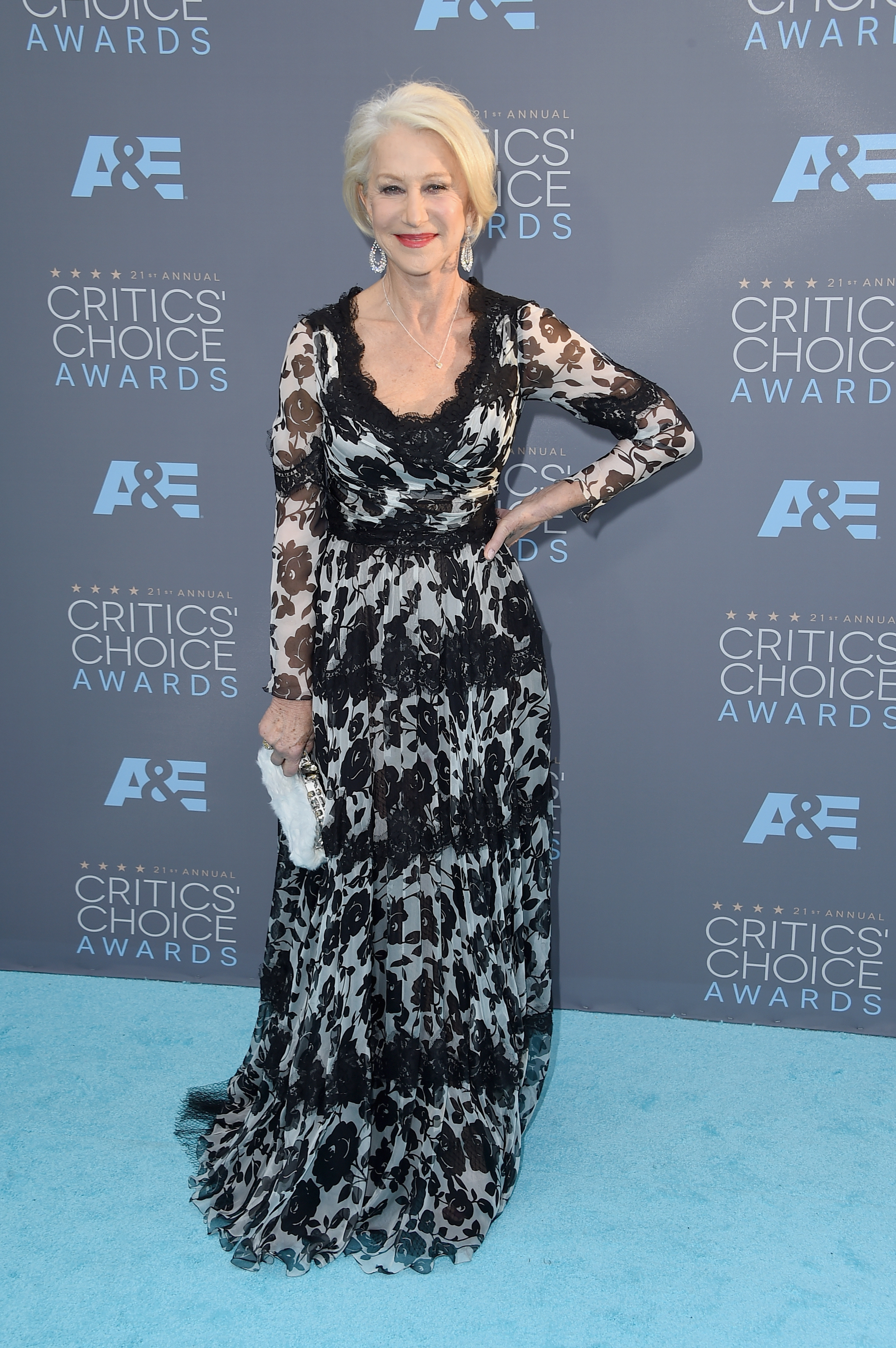 Mindenki a 70 éves Helen Mirren ruháját akarja
