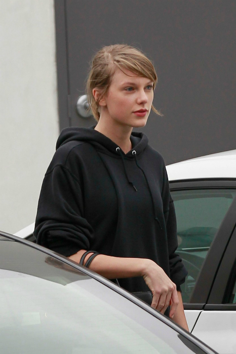 Taylor Swift smink nélkül, csapzottan - fotó