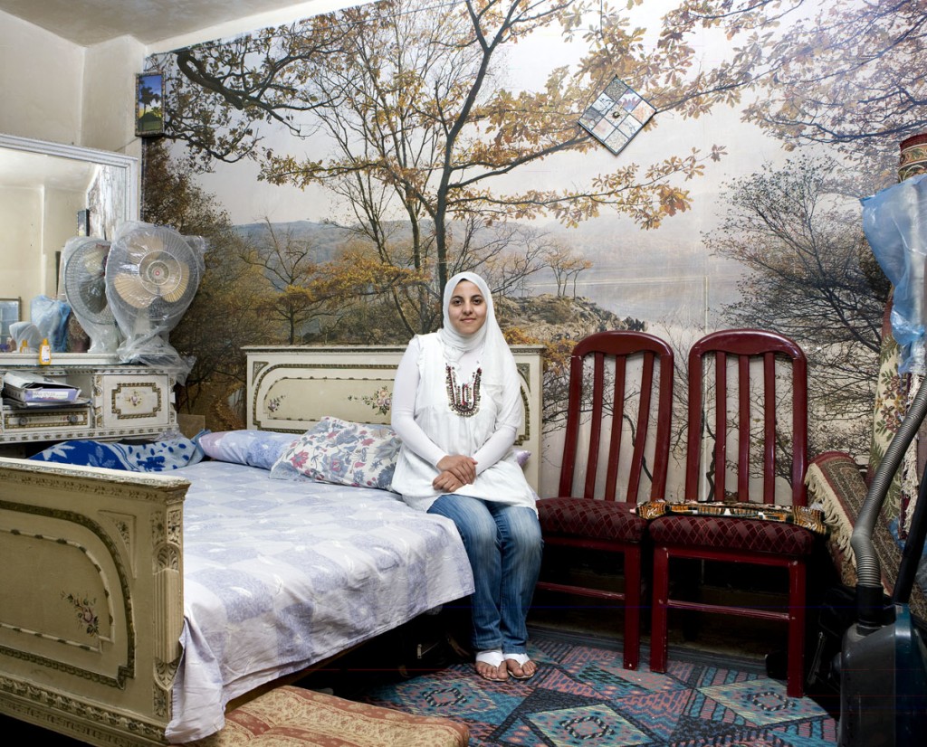 A 22 éves Enas kairói hálószobájában