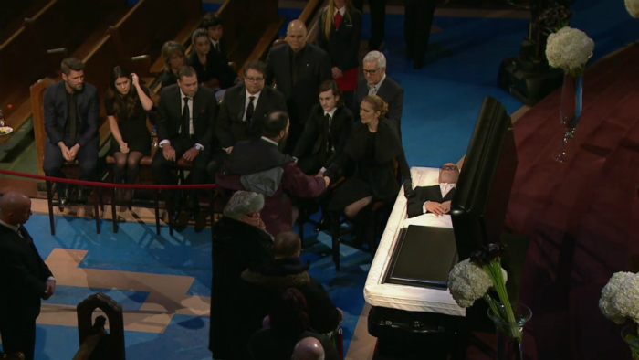 Celine Dion: megrázó felvételek a férje temetéséről