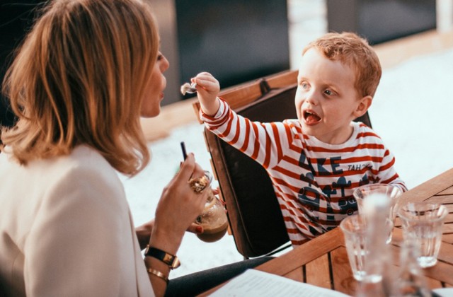 Öt rossz étkezési szokás, amit te nevelsz a gyerekedbe