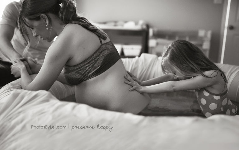 14 fotó és történet a szülés nyers valóságáról