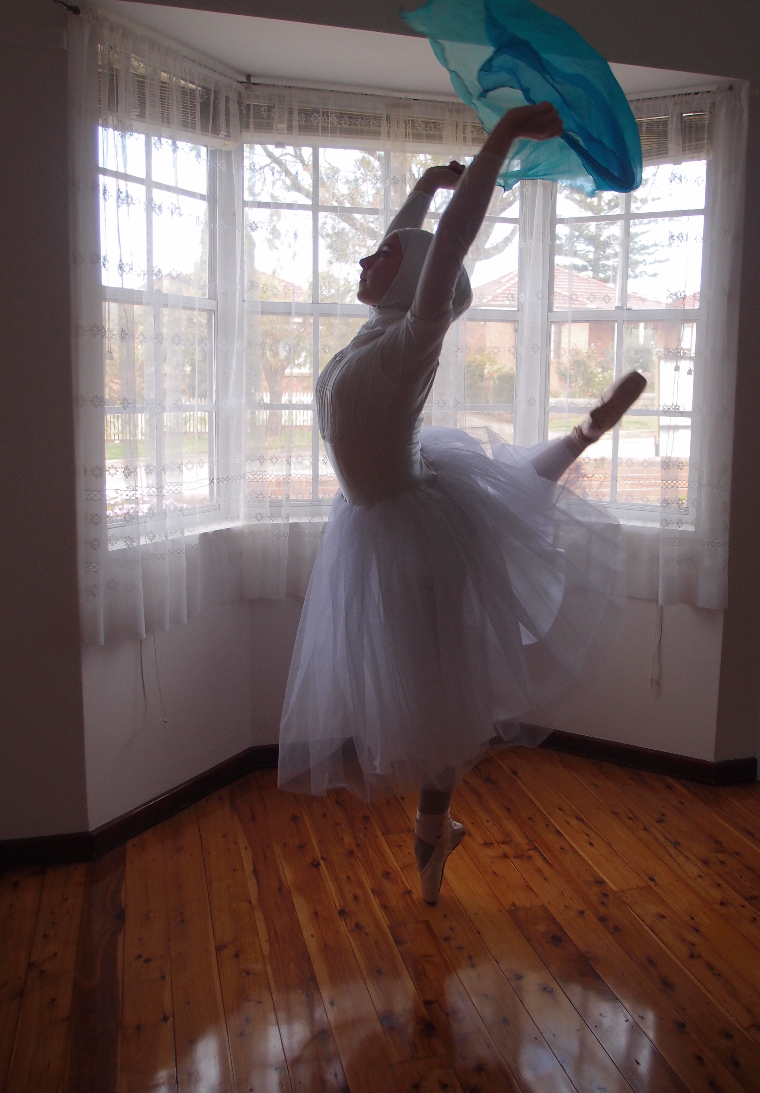 Legnagyobb álma, hogy balerina lehessen, hidzsábban