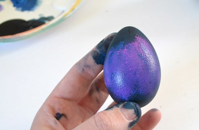 Húsvét 2016: így festhetsz csodaszép, a csillagos égboltot mintázó tojásokat
