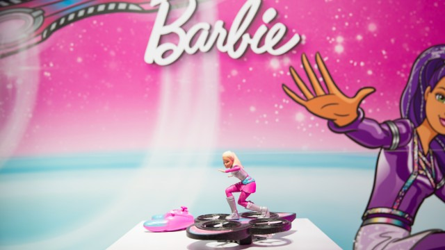 Less be egy szupermodern Barbie-házba - videó