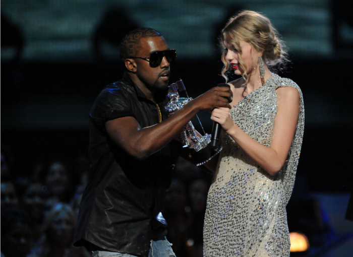 2009-ben Kanye a színpadon szakította meg Taylor Swift köszönőbeszédét