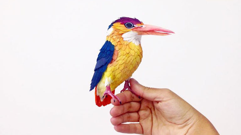 Zseniálisan élethű madarak papírból