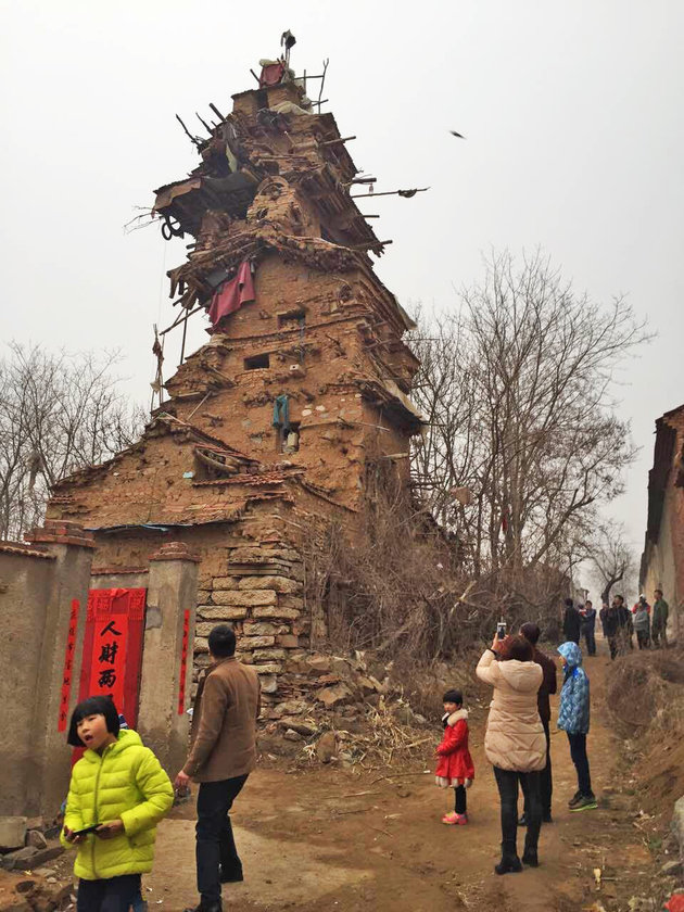 Bizarr kastélyt épített a kínai farmer - képek