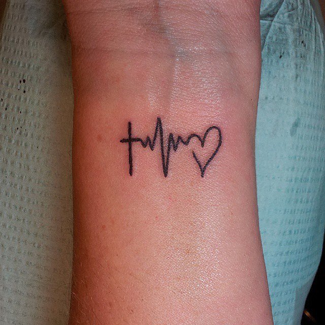 szív az ujjamon tetoválás mentális egészség